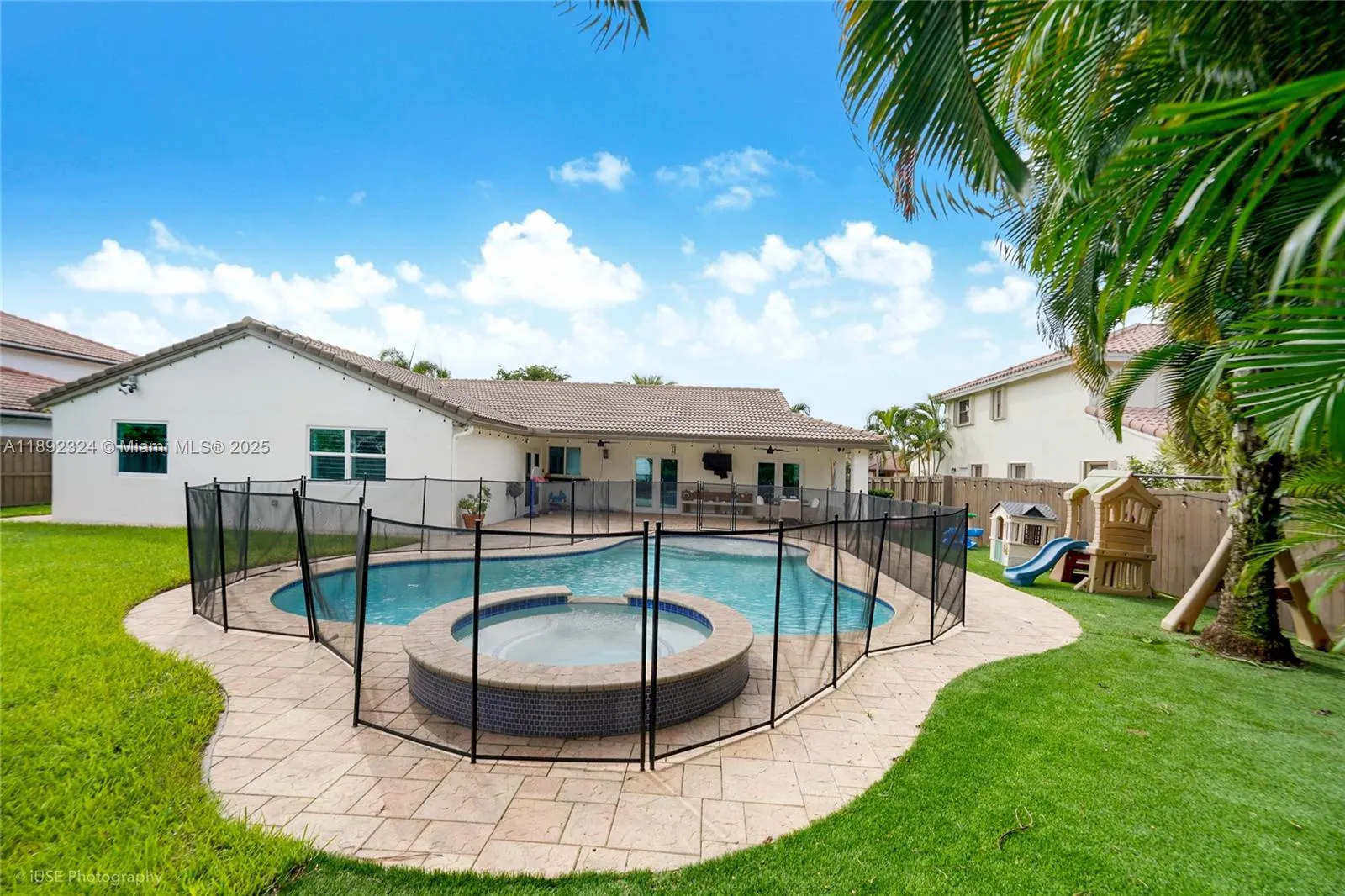 5340 Lancelot Ln
