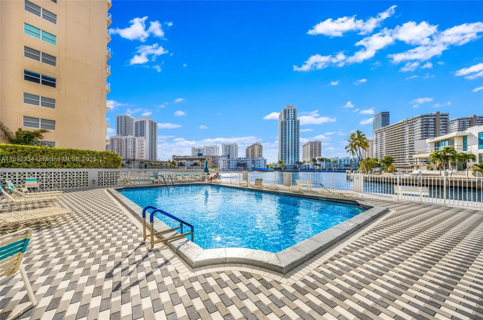 137 Golden Isles Dr, #508