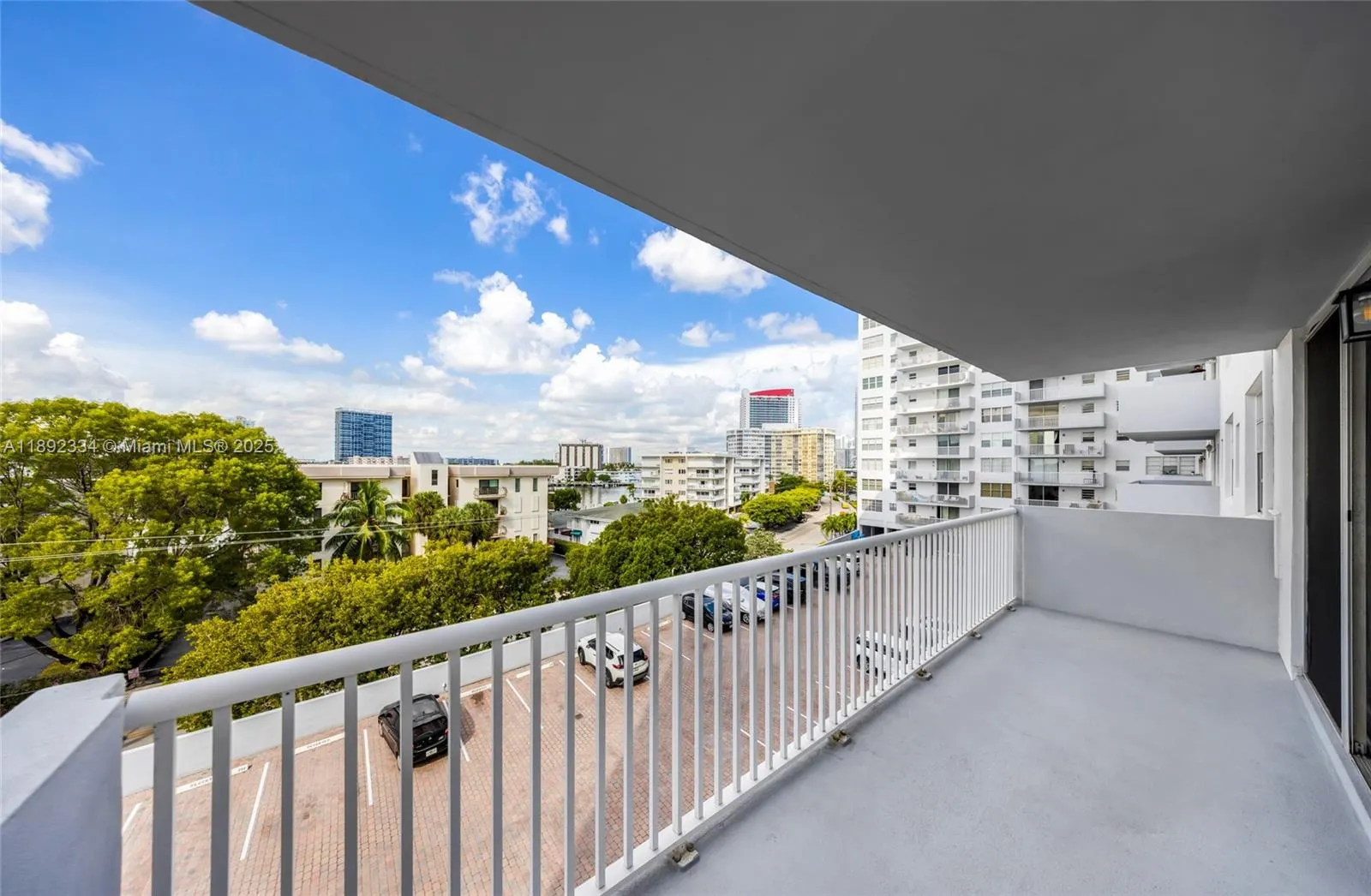 137 Golden Isles Dr, #508