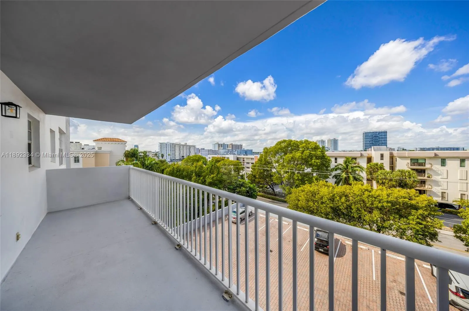 137 Golden Isles Dr, #508