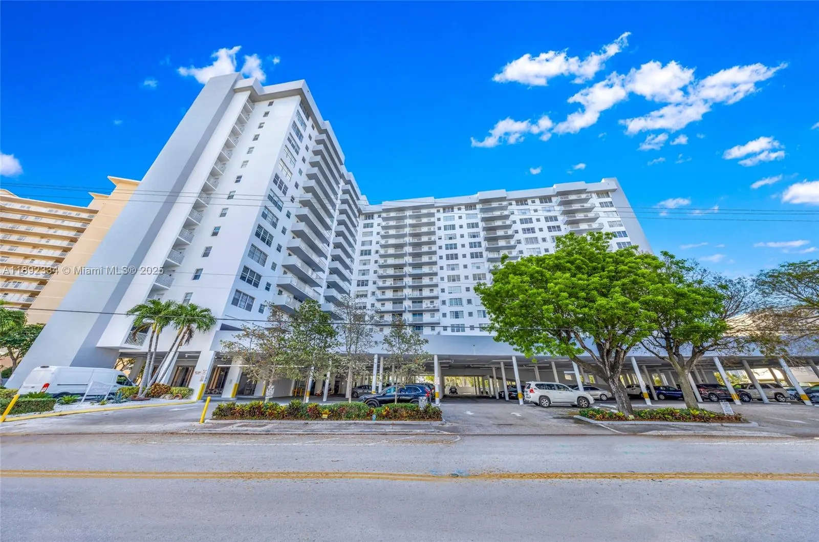 137 Golden Isles Dr, #508