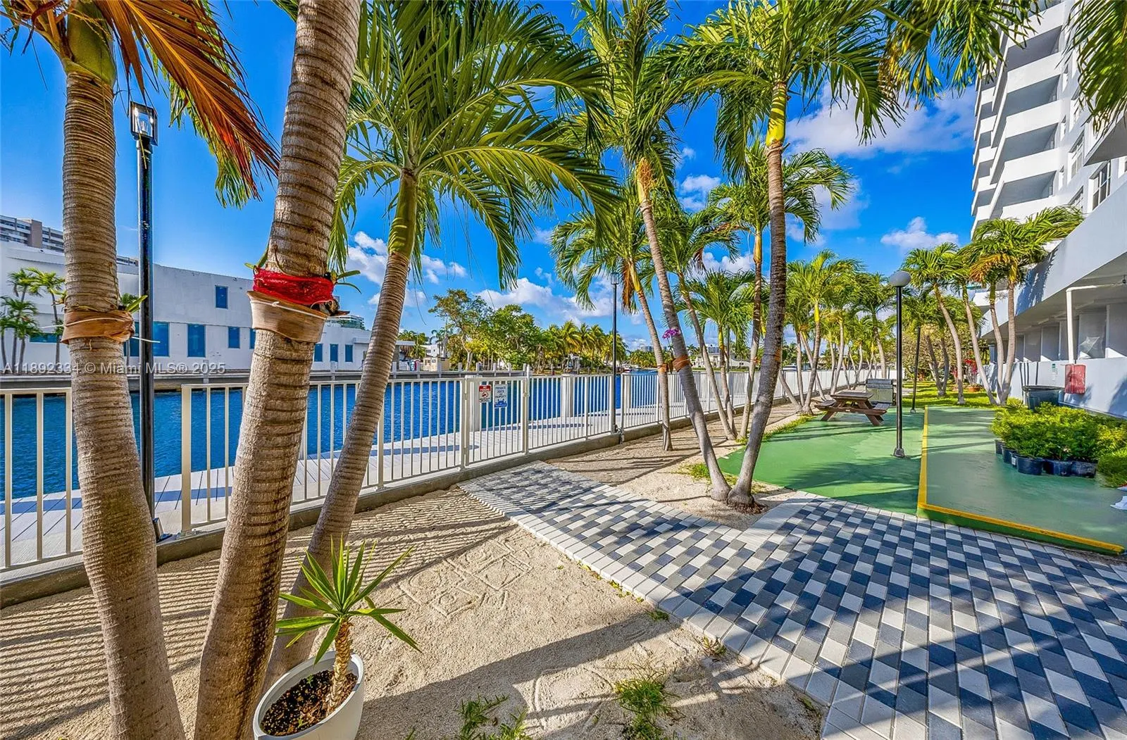 137 Golden Isles Dr, #508