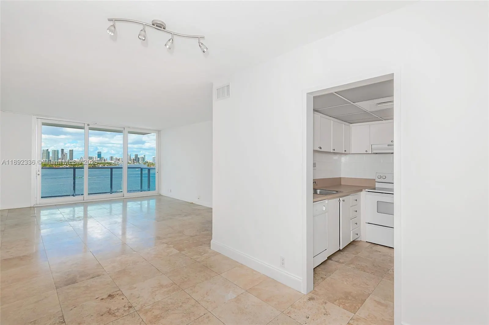 1000 West Ave, #1517