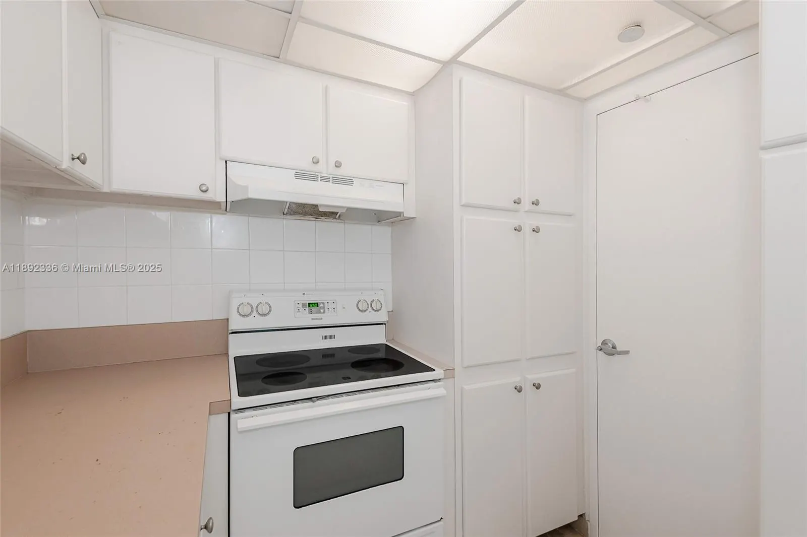 1000 West Ave, #1517