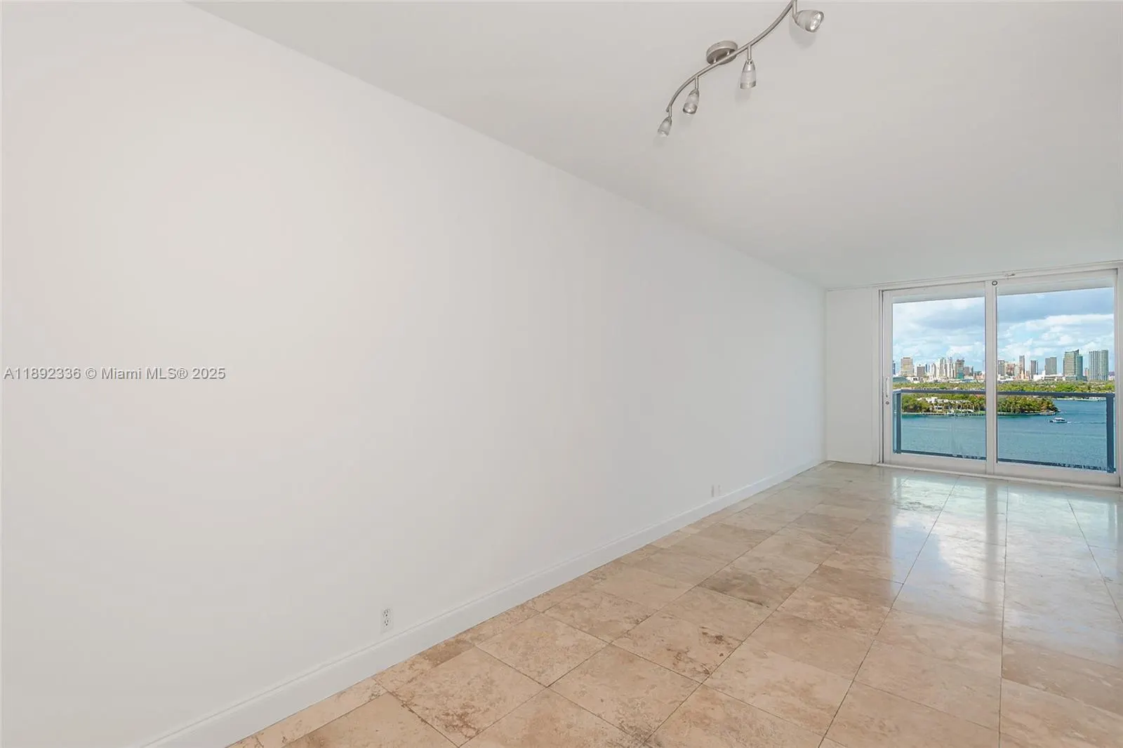 1000 West Ave, #1517