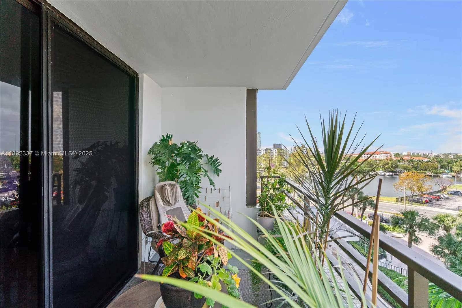 500 Three Islands Blvd, #309