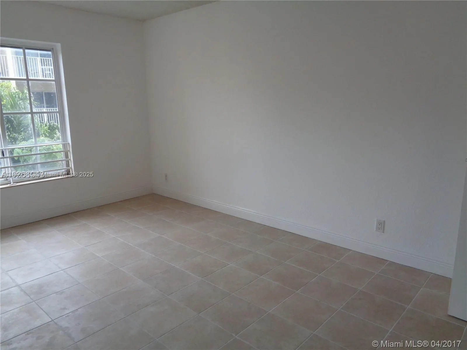 5201 Geneva Way, #202