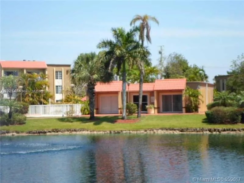 5201 Geneva Way, #202