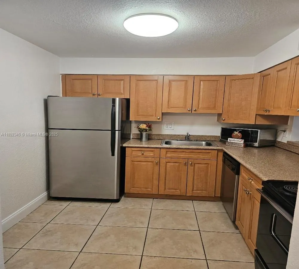 5201 Geneva Way, #202