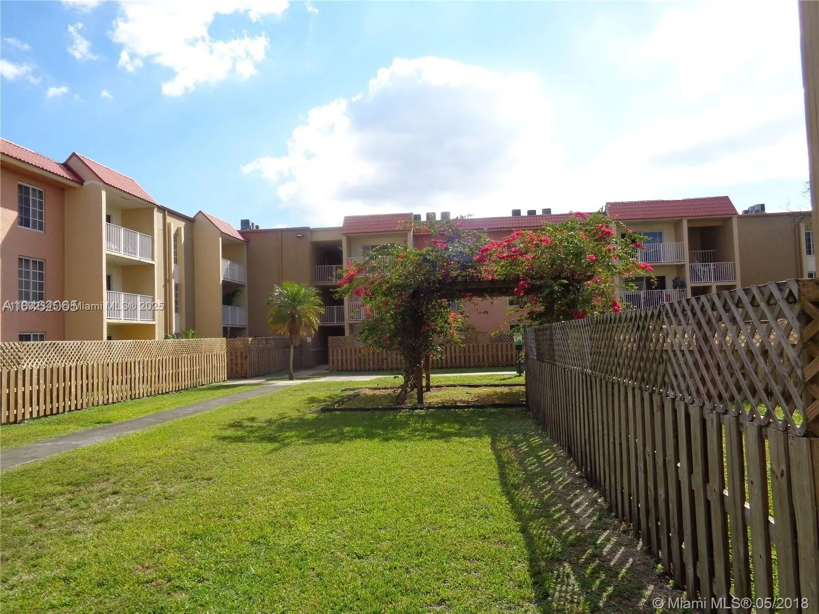 5201 Geneva Way, #202