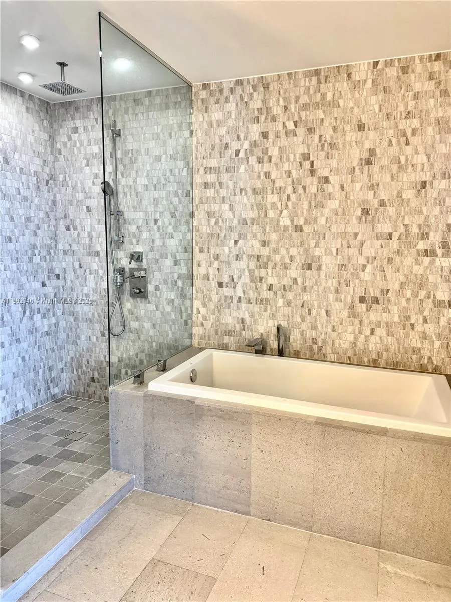 68 SE 6th St, #1501