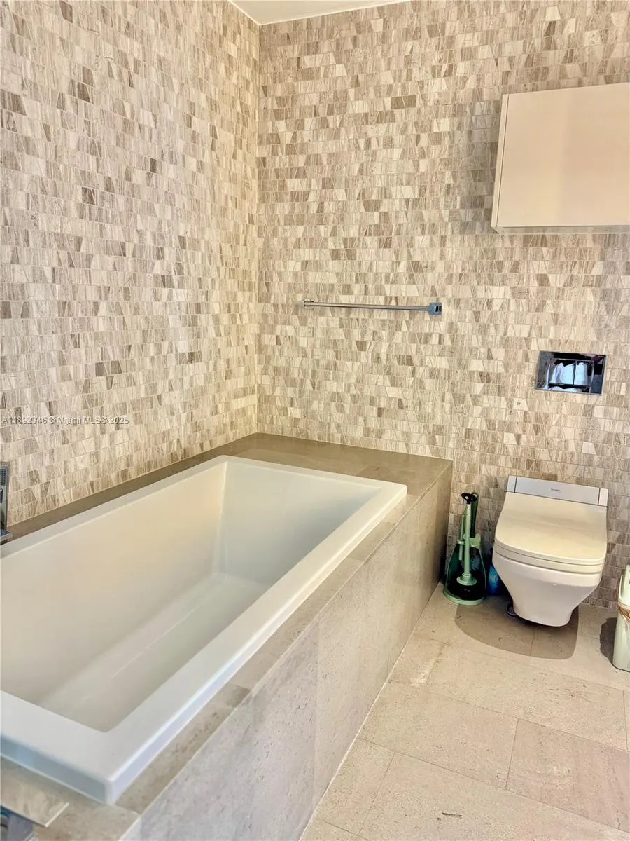 68 SE 6th St, #1501