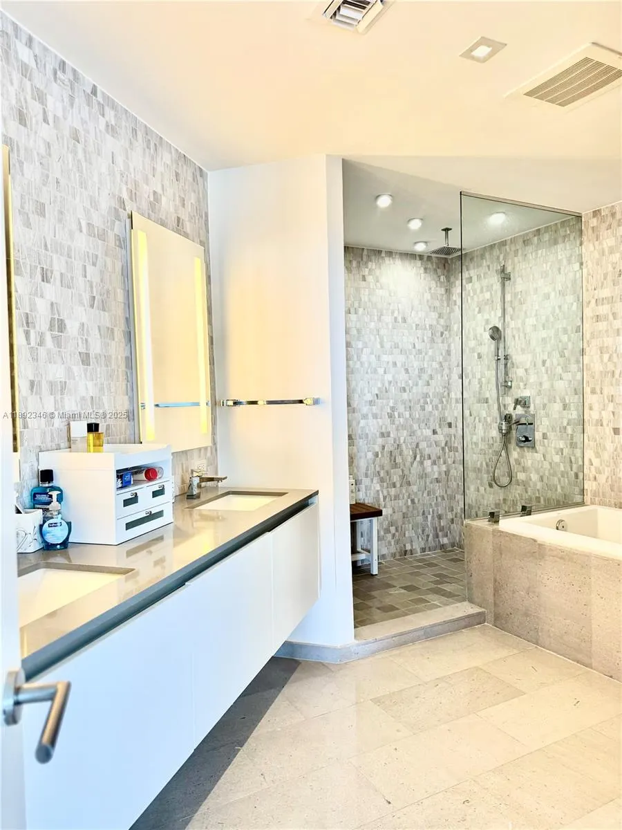 68 SE 6th St, #1501