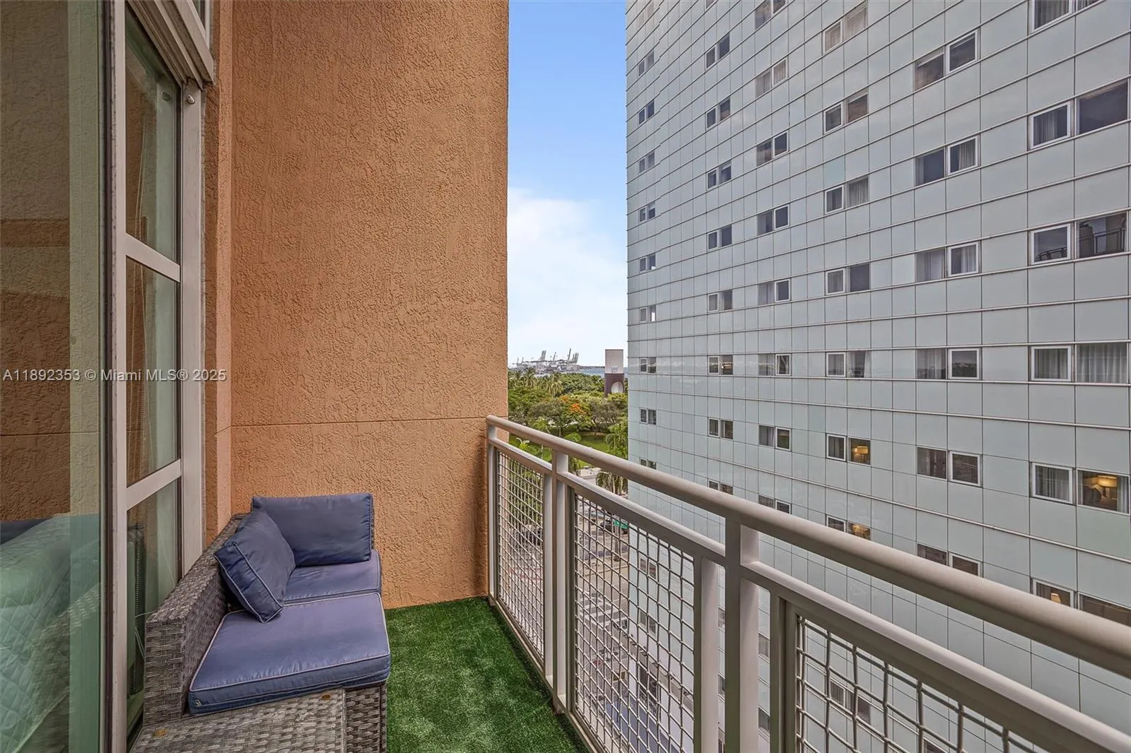 253 NE 2 ST, #626