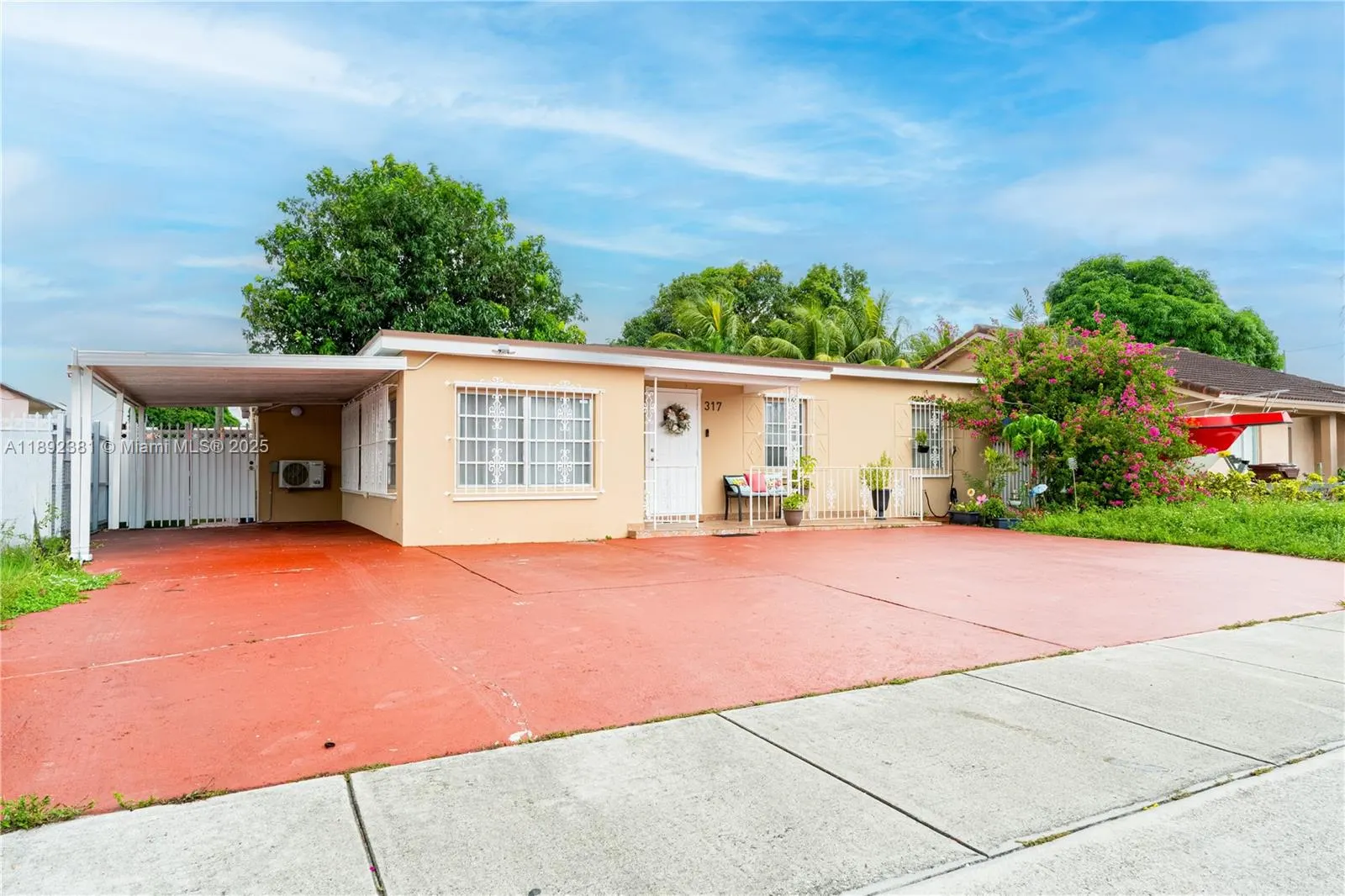 317 W 36th St