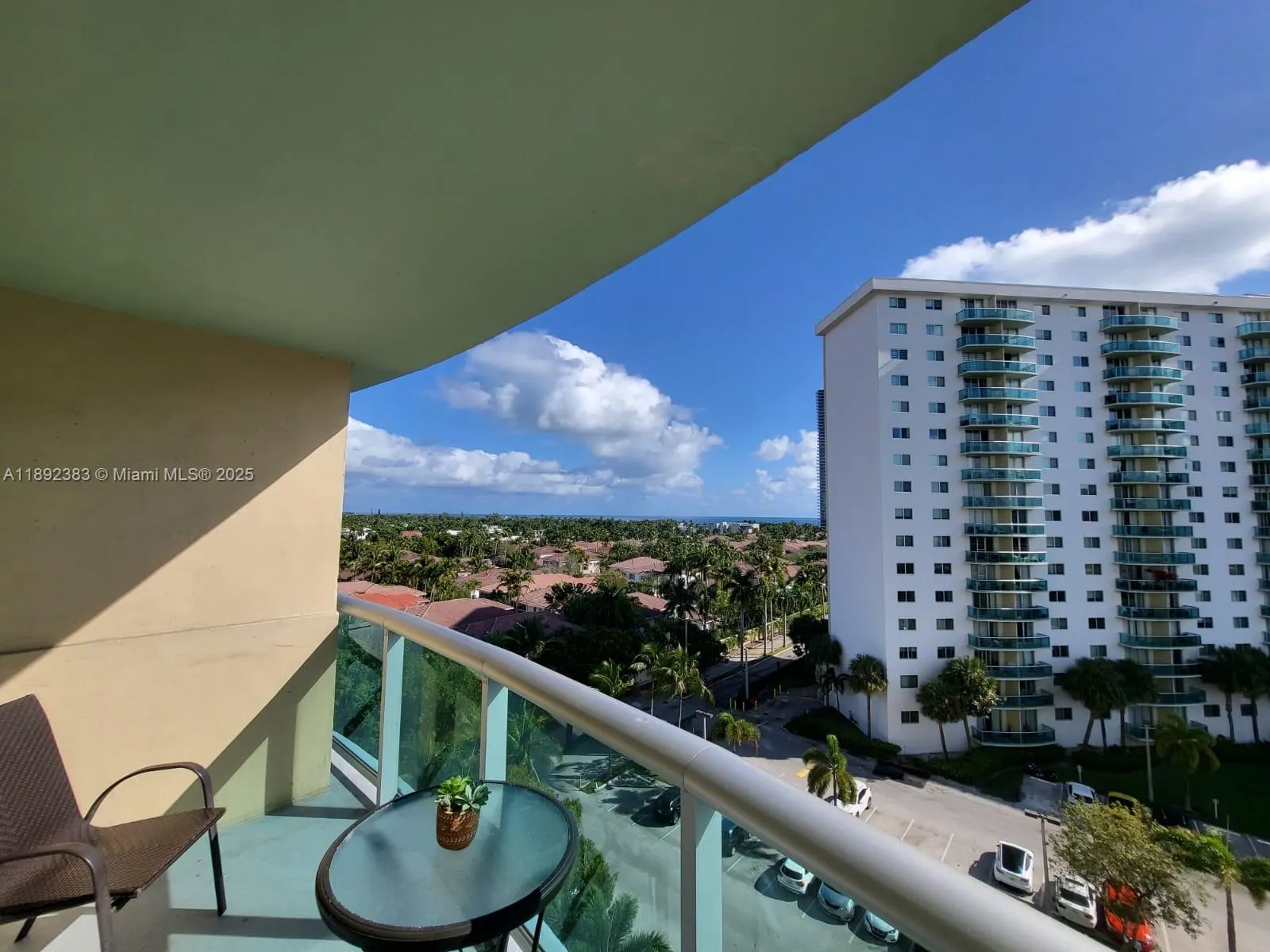19390 Collins Ave, #820