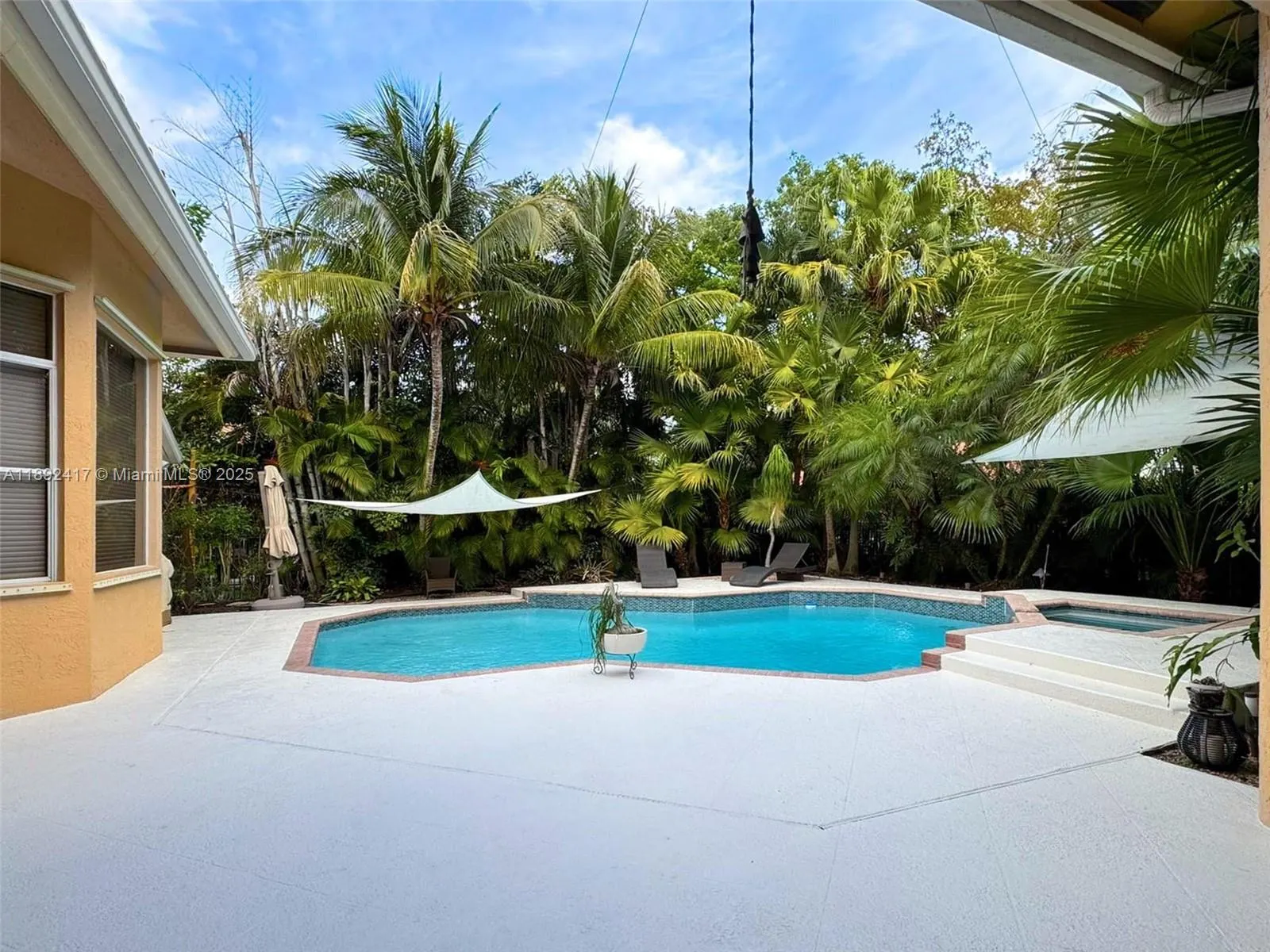 375 Sabal Way