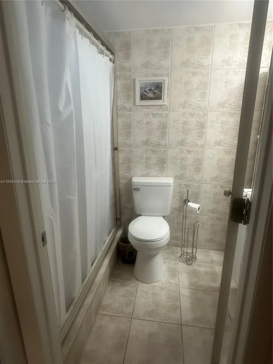 201 N Ocean Blvd, #406