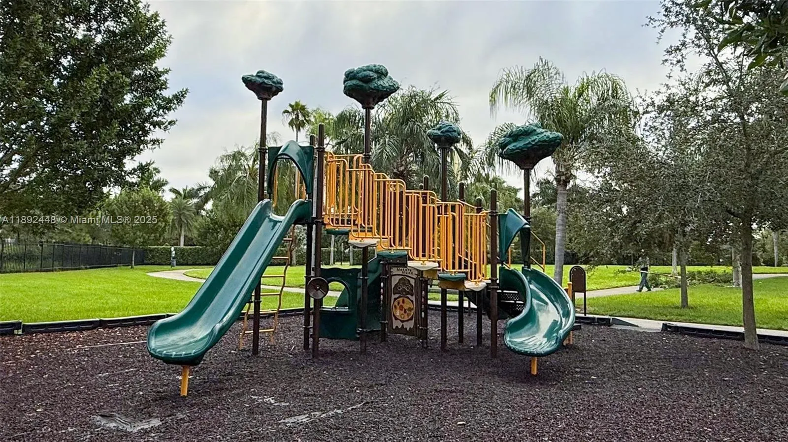 5110 Eucalyptus Dr, #3