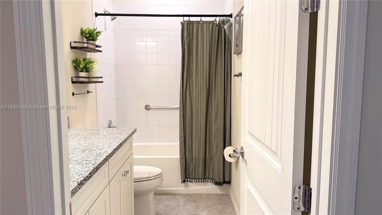 5110 Eucalyptus Dr, #3