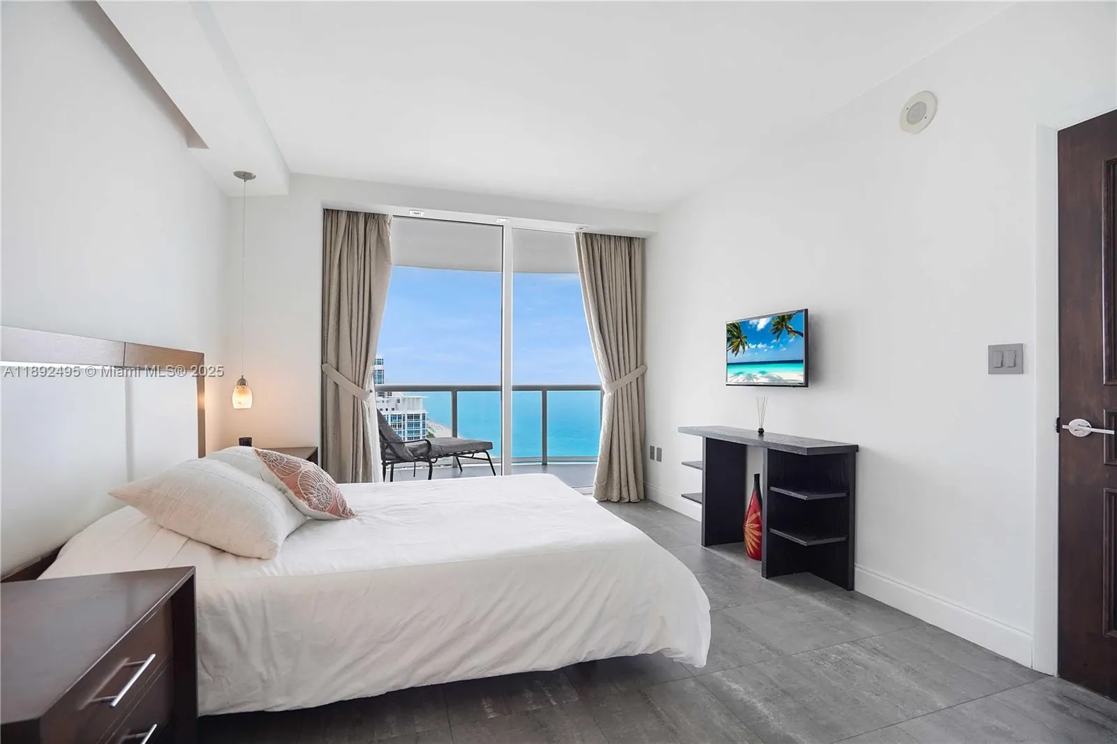 6365 Collins Ave, #2711
