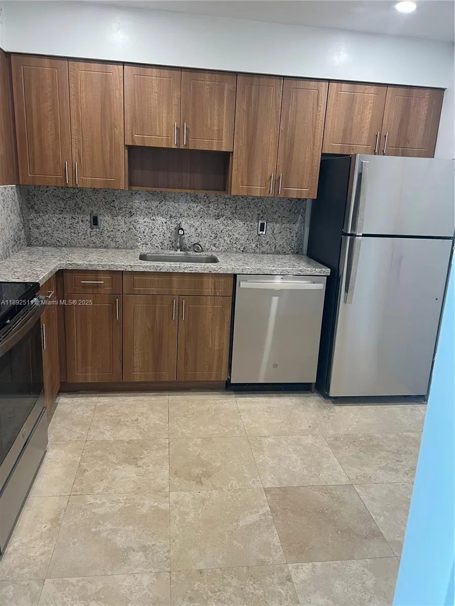 5101 Collins Ave, #14M