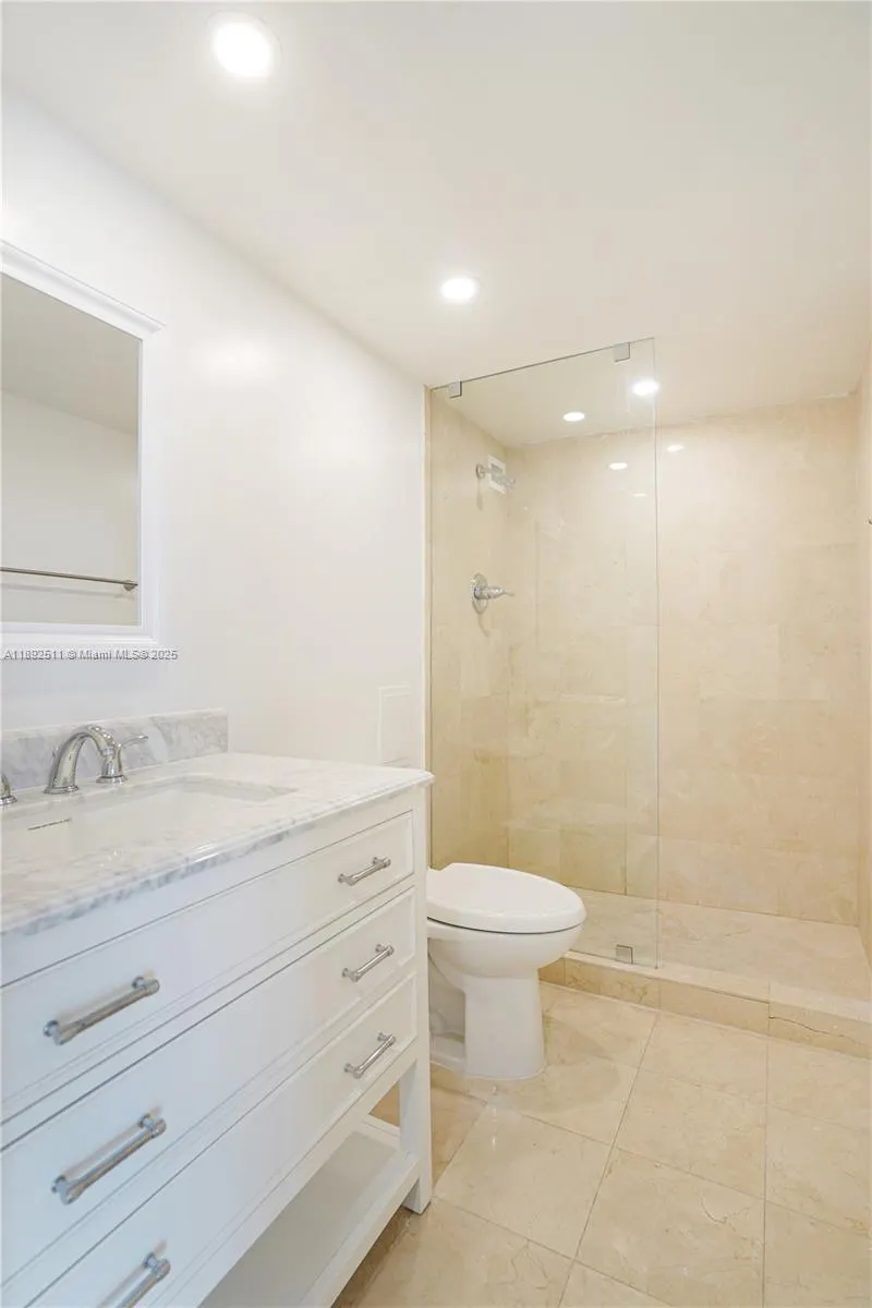5101 Collins Ave, #14M