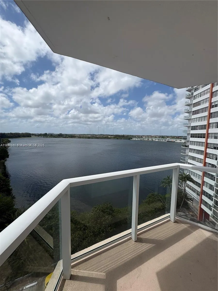 1301 NE Miami Gardens Dr, #926W