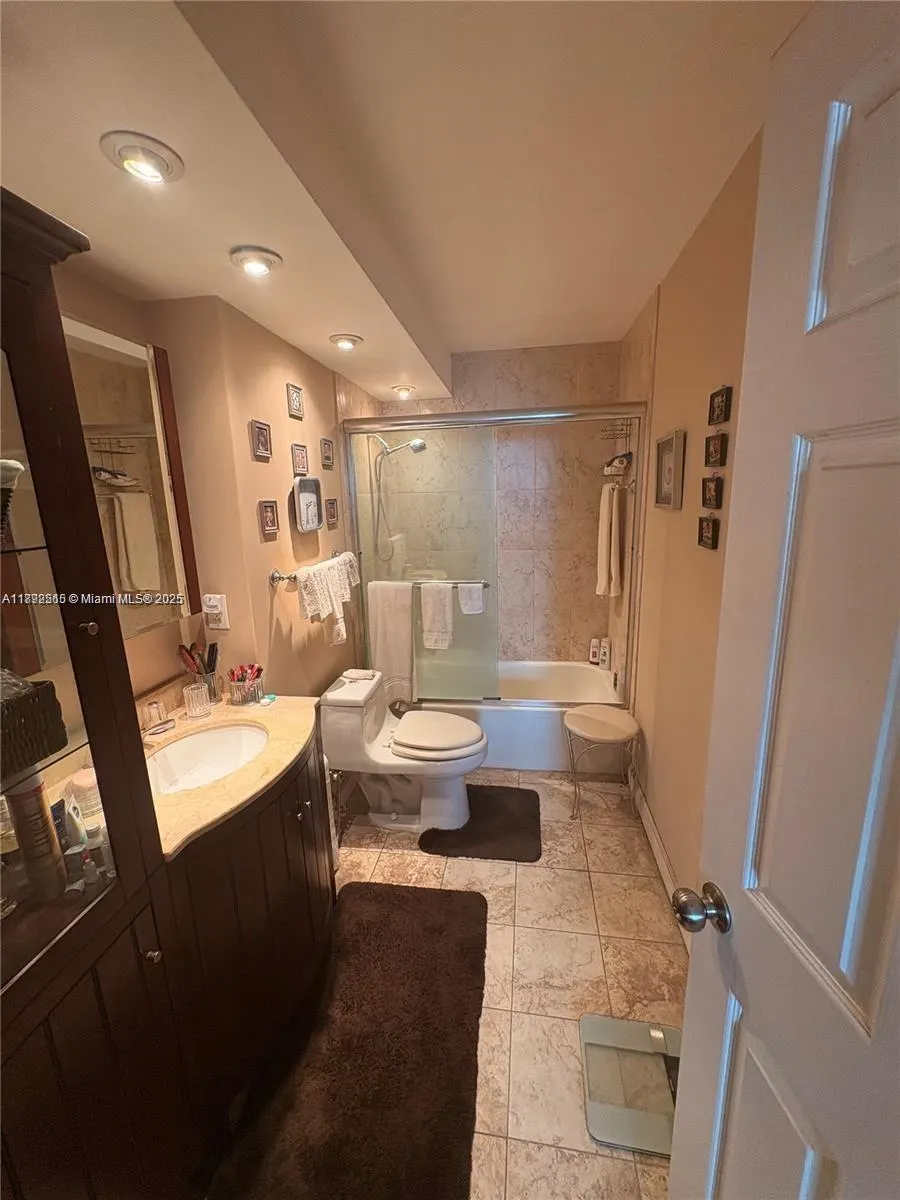 1301 NE Miami Gardens Dr, #926W