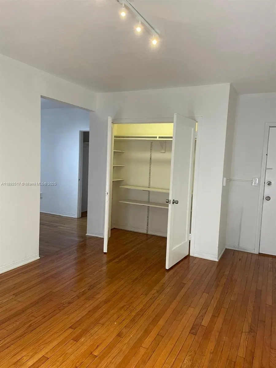 1610 Michigan Ave, #6