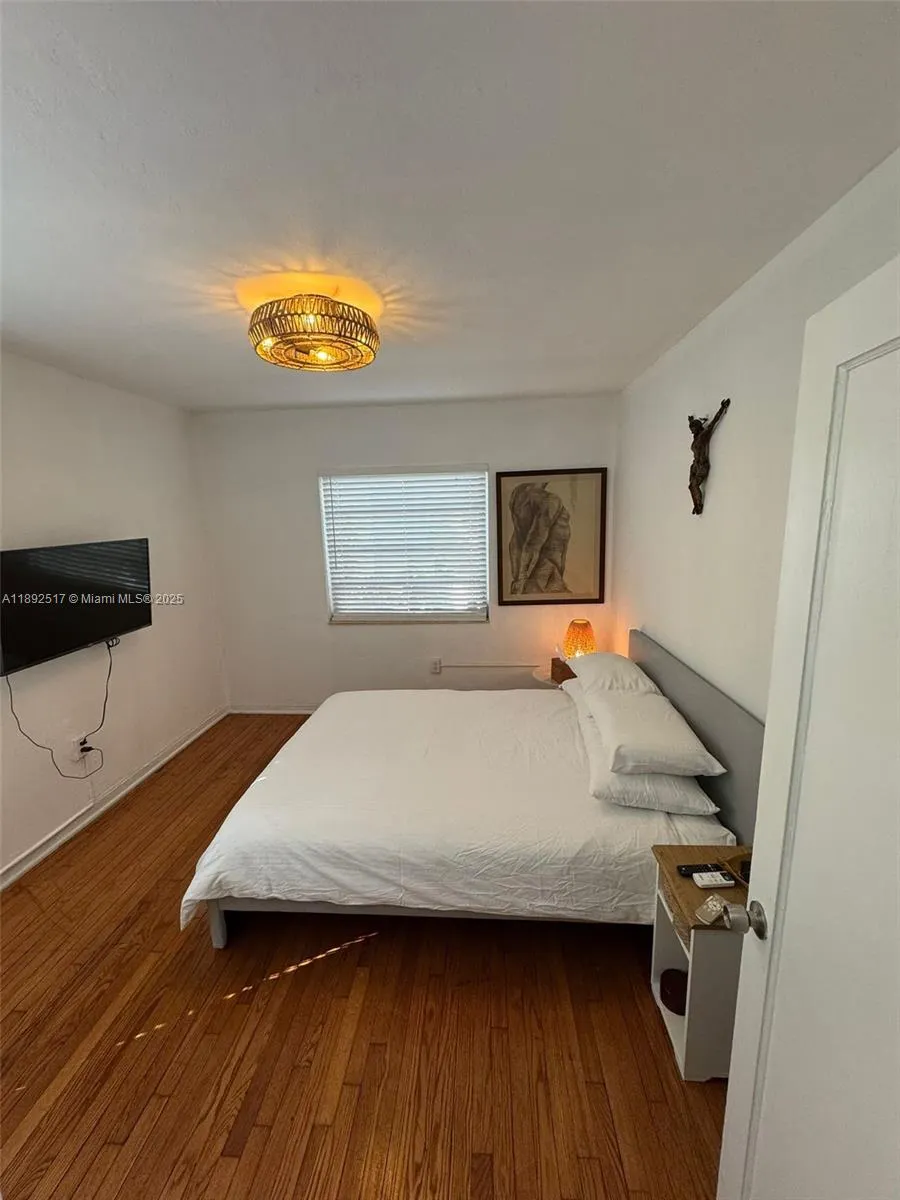 1610 Michigan Ave, #6