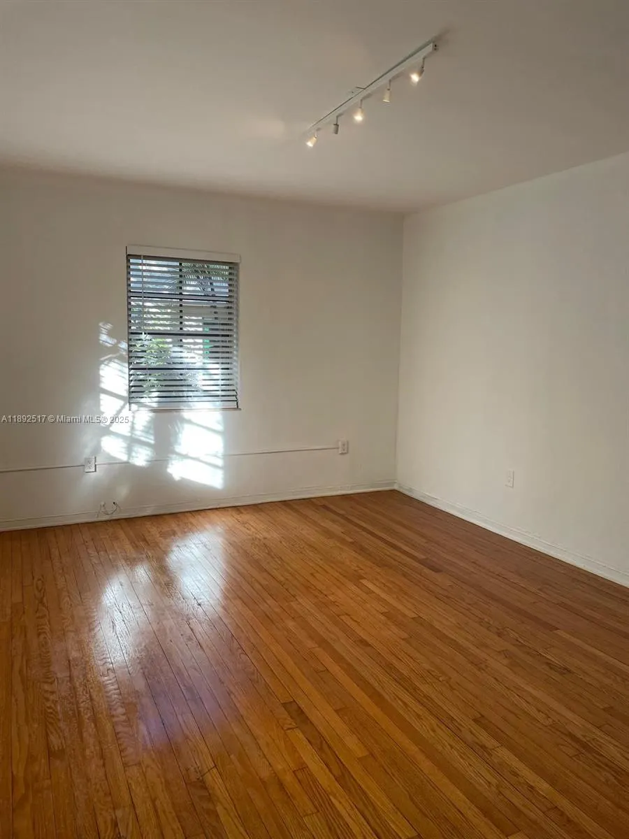 1610 Michigan Ave, #6