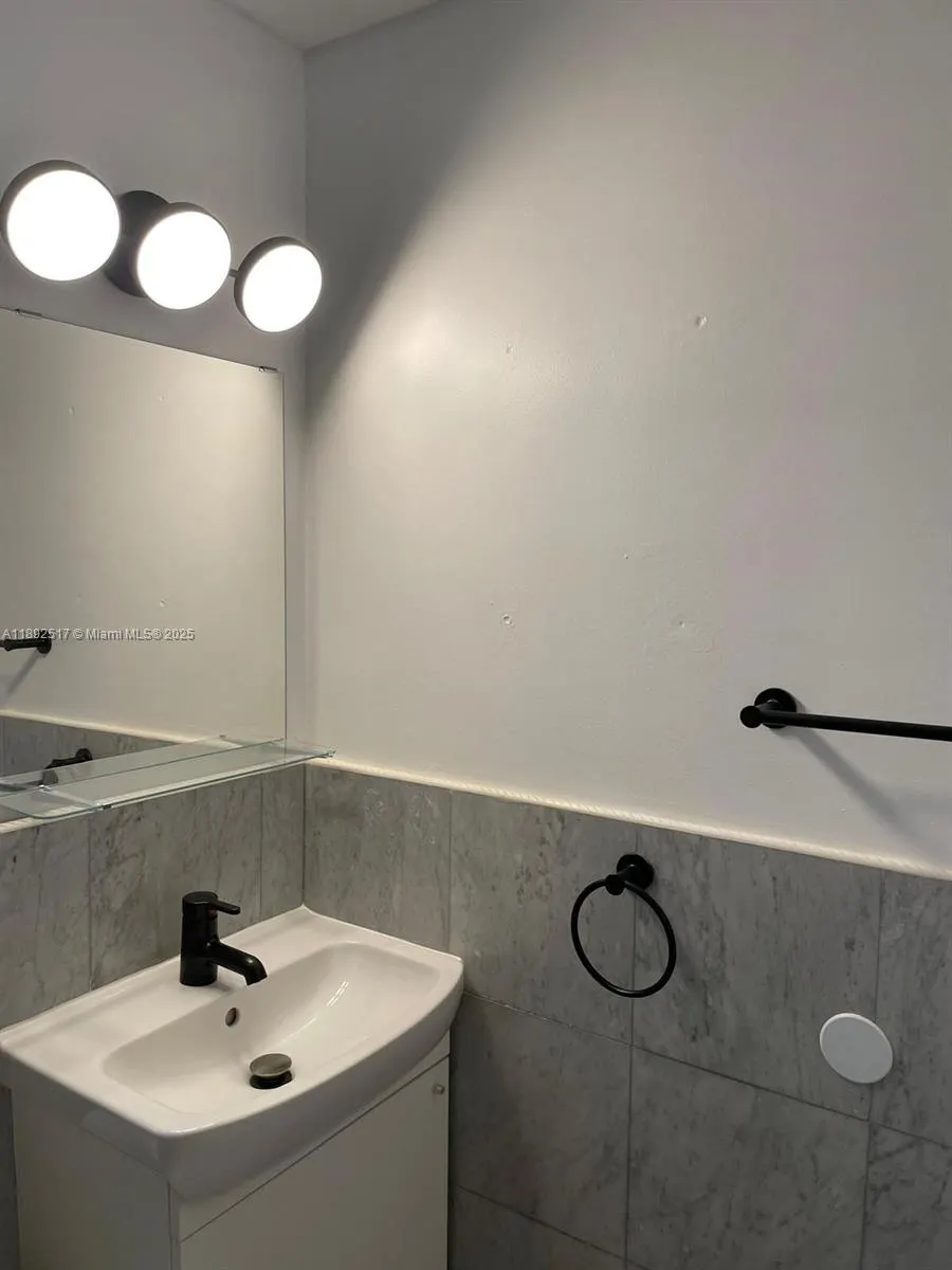 1610 Michigan Ave, #6