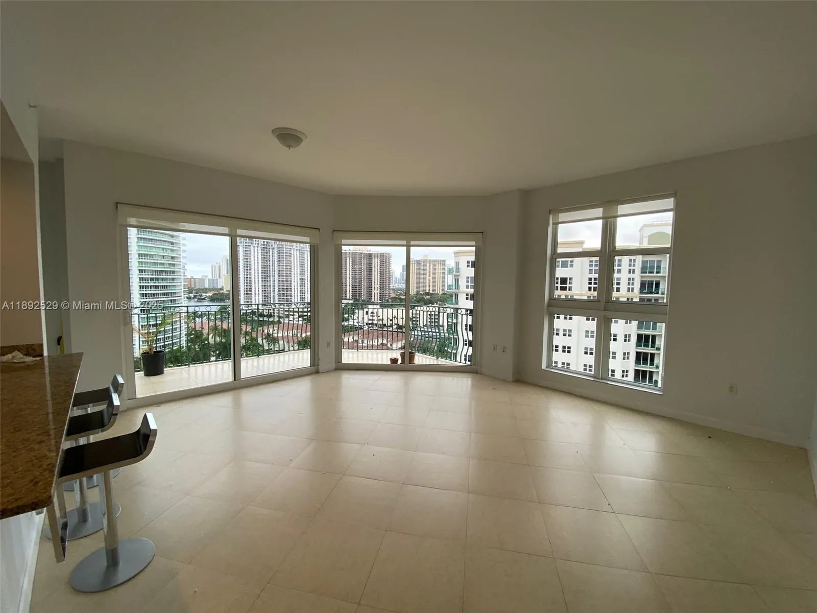 20000 E Country Club Dr, #PH01