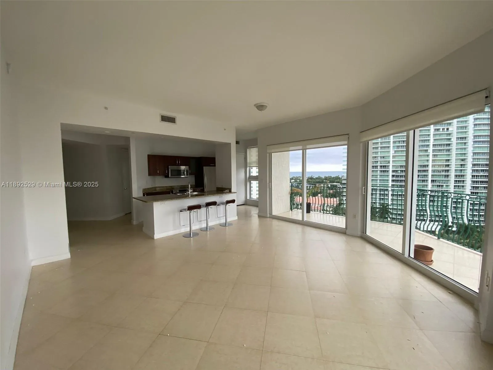 20000 E Country Club Dr, #PH01