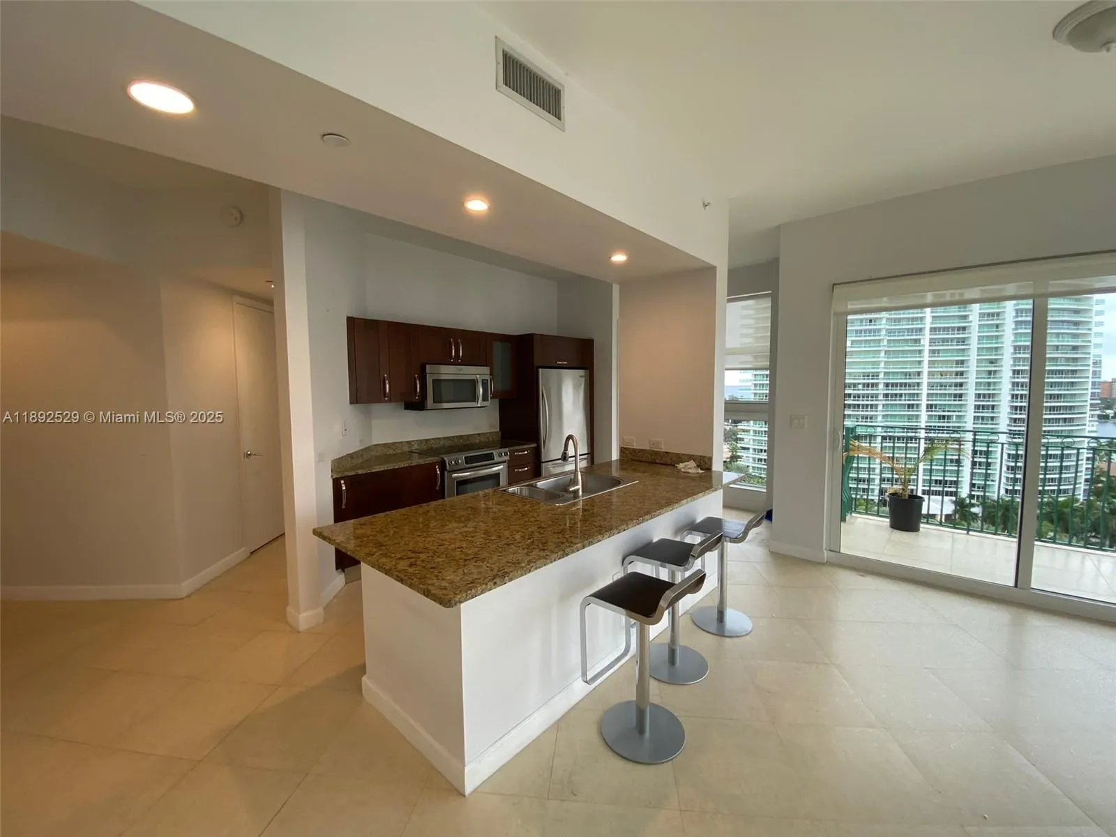 20000 E Country Club Dr, #PH01