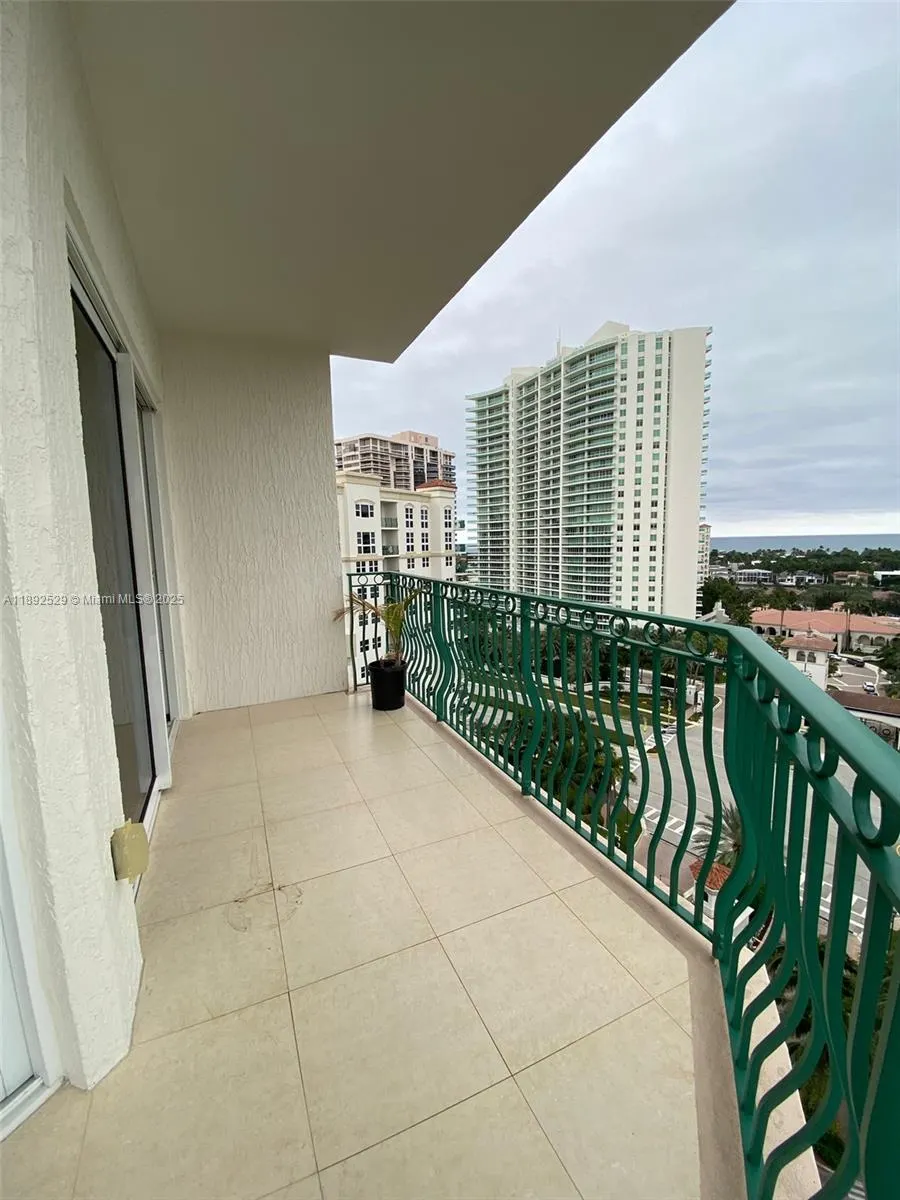 20000 E Country Club Dr, #PH01