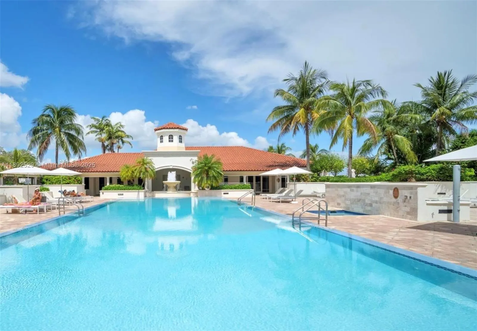 20000 E Country Club Dr, #PH01