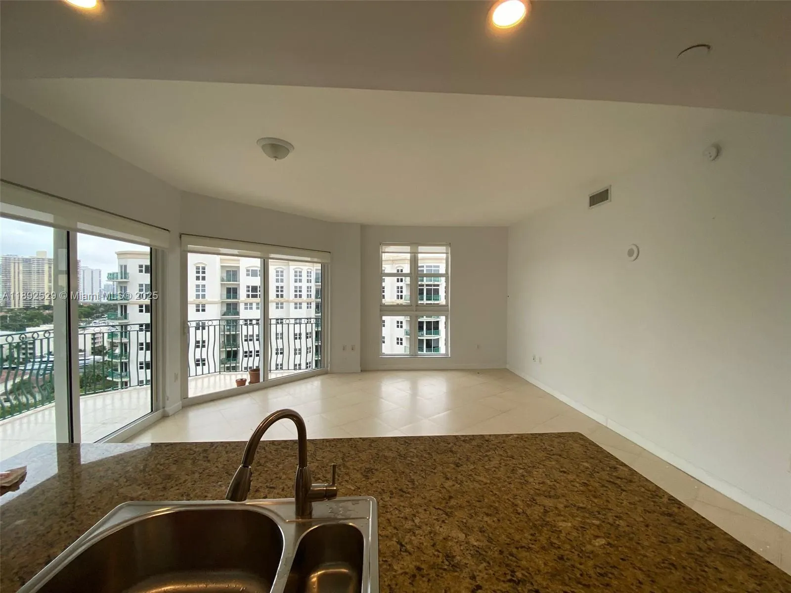 20000 E Country Club Dr, #PH01