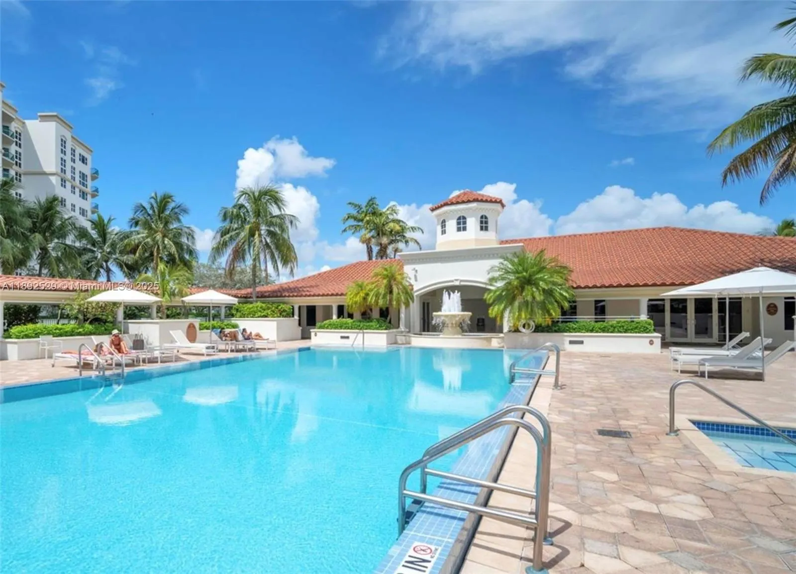 20000 E Country Club Dr, #PH01