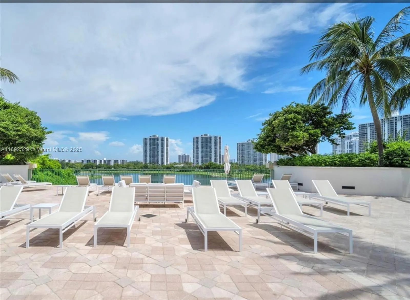 20000 E Country Club Dr, #PH01