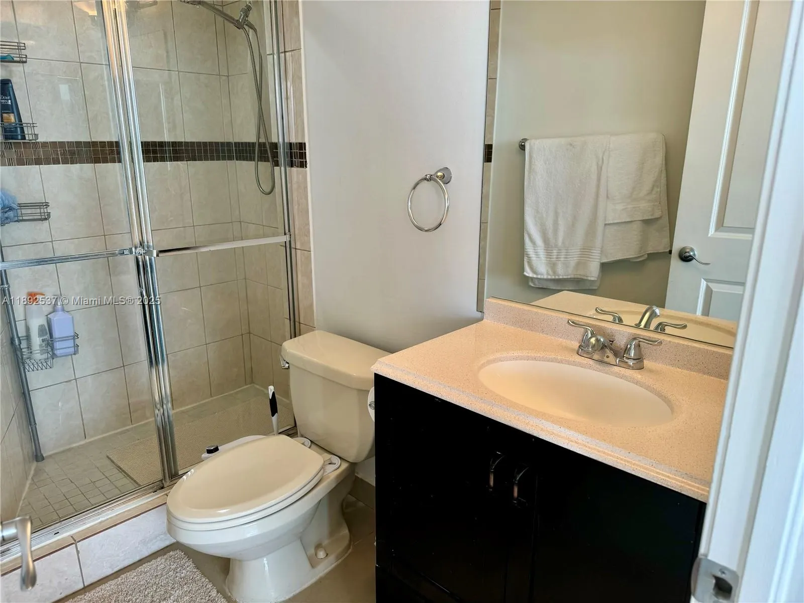 1000 ISLAND Blvd, #811