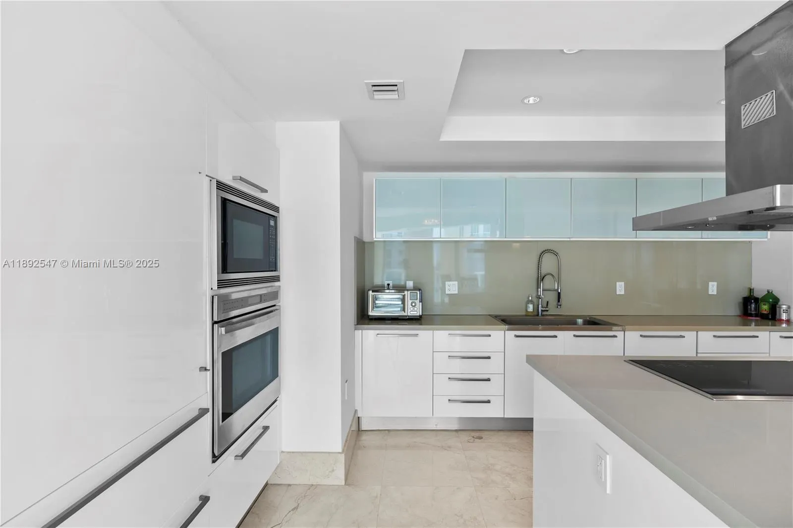200 Sunny Isles Blvd, #2-UPH3