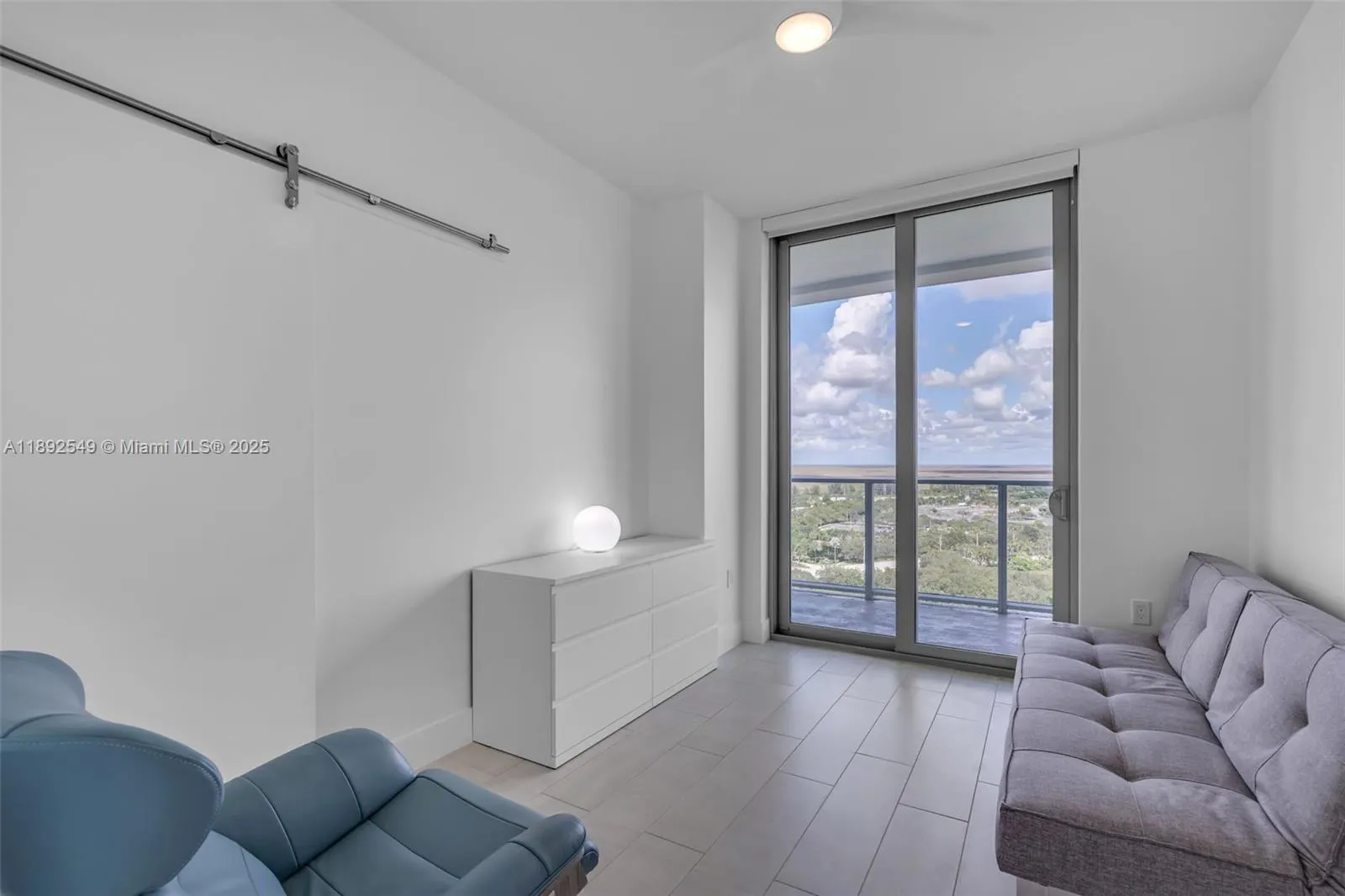 2000 Metropica Way, #2001