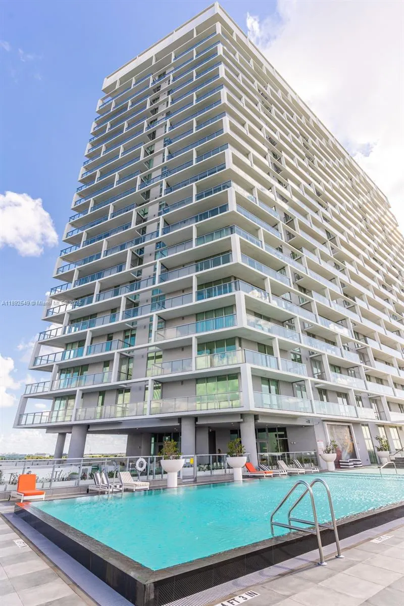 2000 Metropica Way, #2001