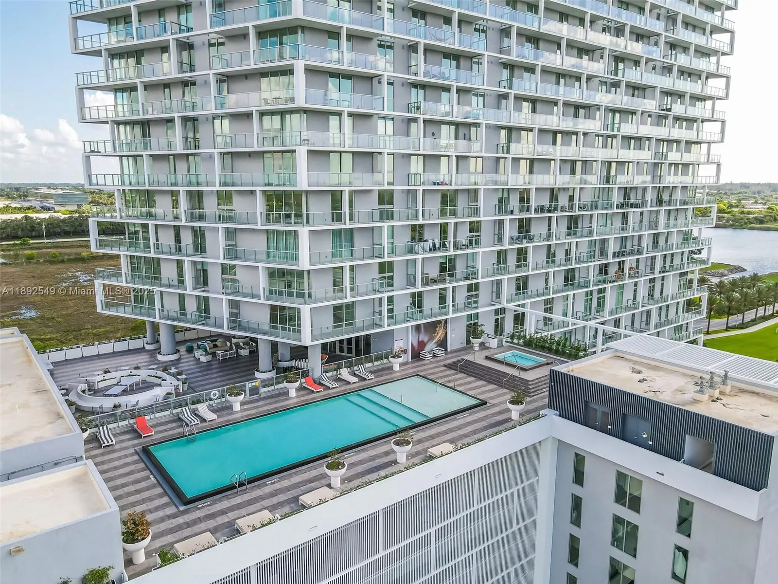 2000 Metropica Way, #2001