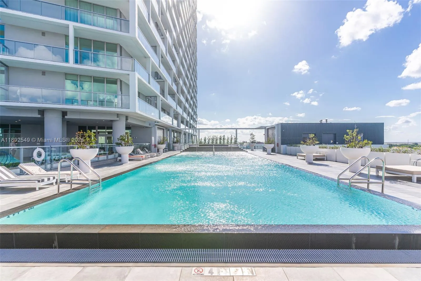 2000 Metropica Way, #2001
