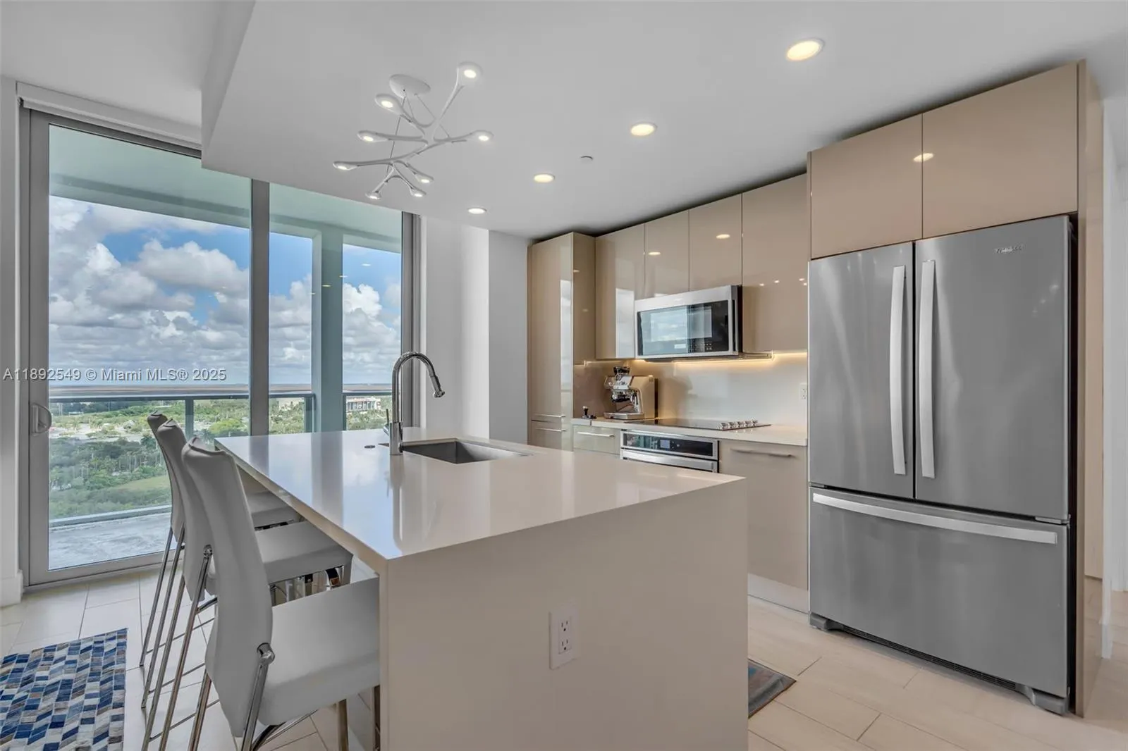 2000 Metropica Way, #2001