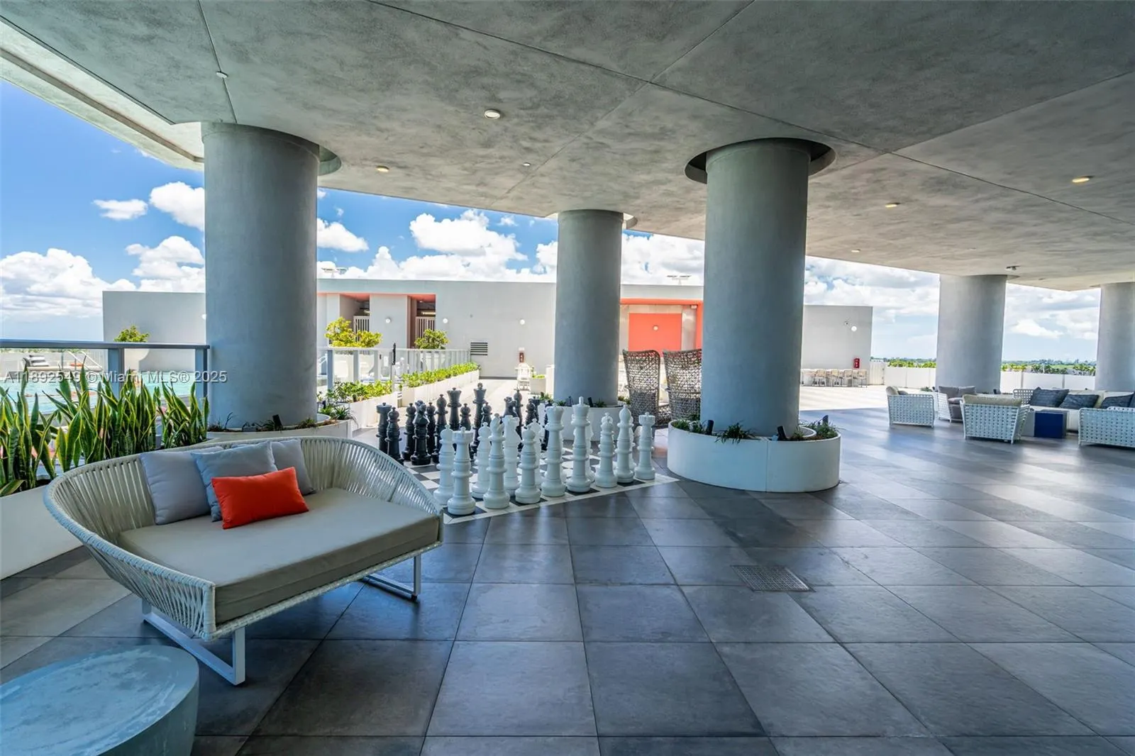 2000 Metropica Way, #2001