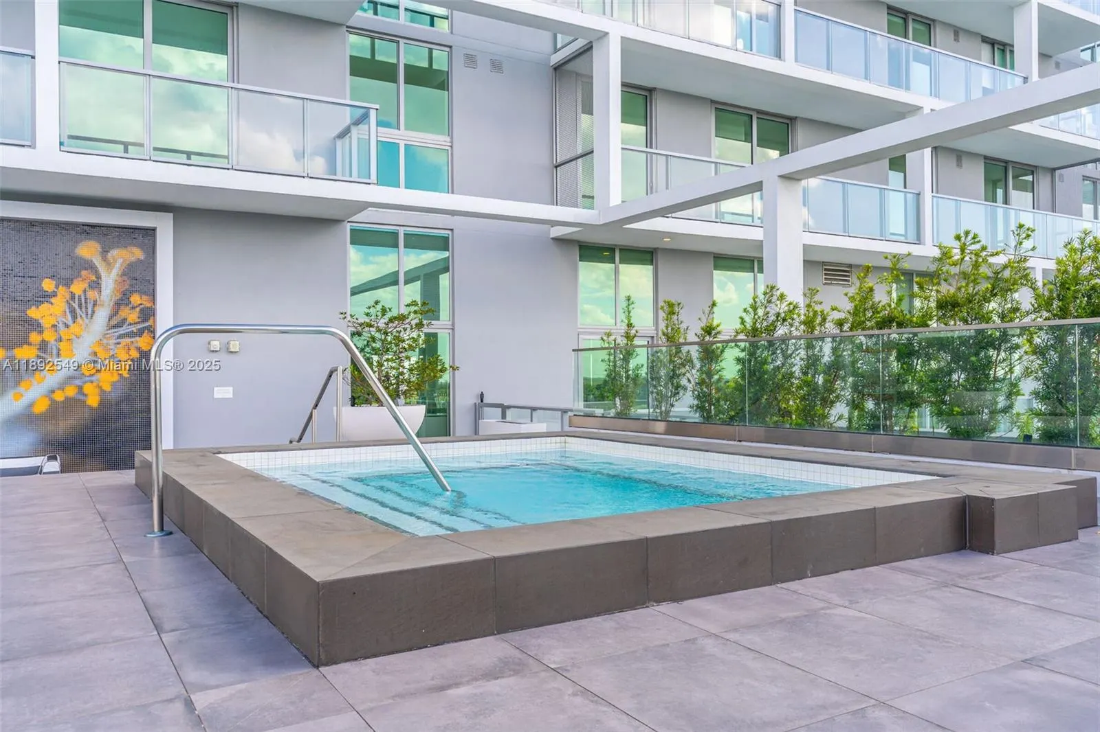 2000 Metropica Way, #2001